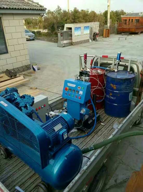 新型聚脲涂料噴涂設備及工藝研究-聚脲涂料(圖2) 聚脲噴涂設備室外施工