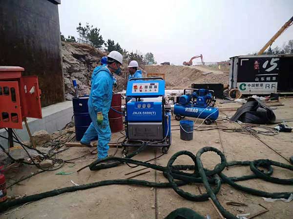 聚脲噴涂機設(shè)備JNJX-H5600(T)安裝培訓(xùn)